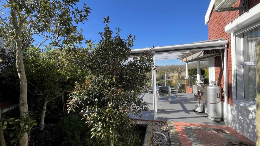 3 Bedroom Property for Sale in Van Riebeeckshof Western Cape